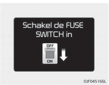 Schakel de FUSE SWITCH in 